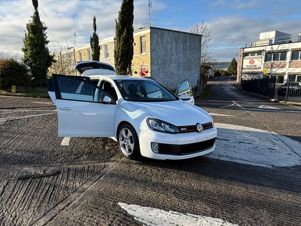 Volkswagen Golf Gti 2010 77,000 kms 373670218