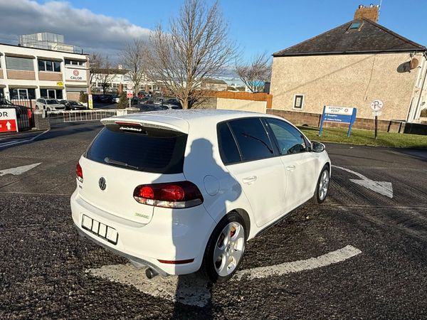Volkswagen Golf Gti 2010 77,000 kms 373670212