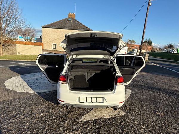 Volkswagen Golf Gti 2010 77,000 kms 373670236