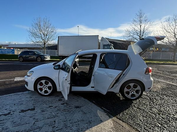 Volkswagen Golf Gti 2010 77,000 kms 373670243