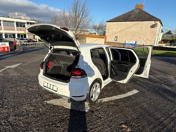 Volkswagen Golf Gti 2010 77,000 kms 373670286