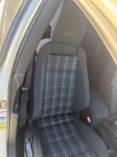 Volkswagen Golf Gti 2010 77,000 kms 373670289