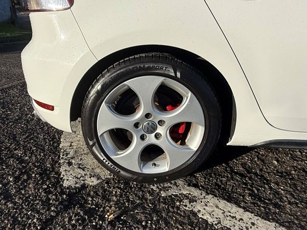 Volkswagen Golf Gti 2010 77,000 kms 373670298