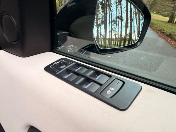 Land Rover Discovery Sport 7 Seater 373692869