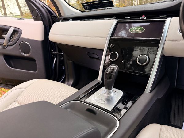 Land Rover Discovery Sport 7 Seater 373692877