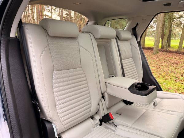 Land Rover Discovery Sport 7 Seater 373692878