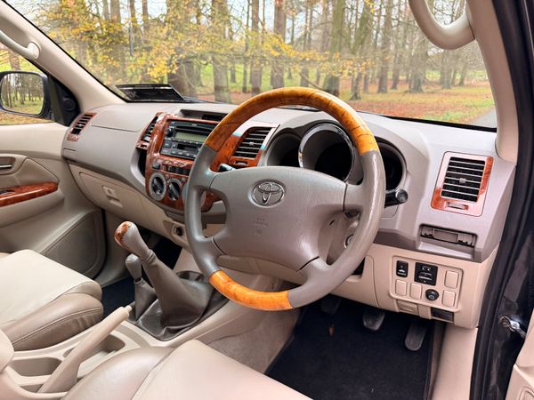 Toyota Fortuner 2006 3.0 D4D 373693145