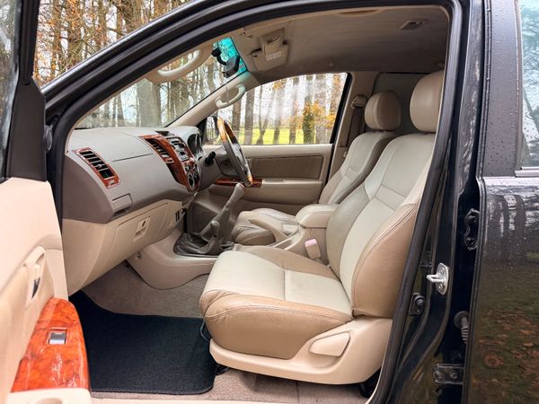 Toyota Fortuner 2006 3.0 D4D 373693157