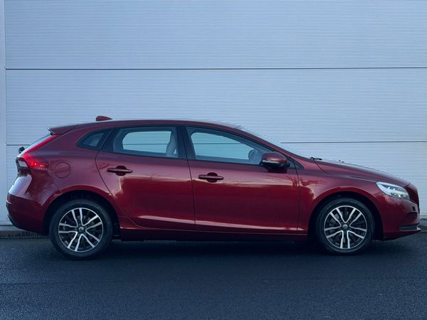 Volvo V40 Momentum Automatic (120bhp D2) 373702300