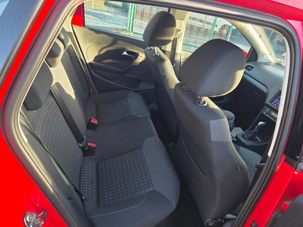 Black Friday Volkswagen Polo 2015 Automatic 373722555