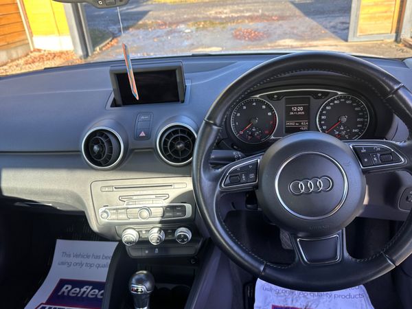 Audi A1 2015 auto ONLY 34,000km!! 373732783
