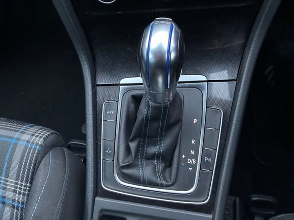 Volkswagen Golf GTE *NCT 11-26* 373752051