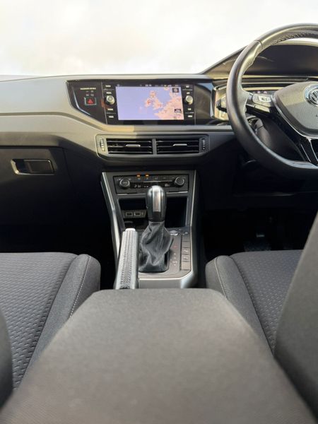 202 Volkswagen Polo 1.0 373783617