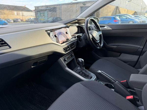 202 Volkswagen Polo 1.0 373783633