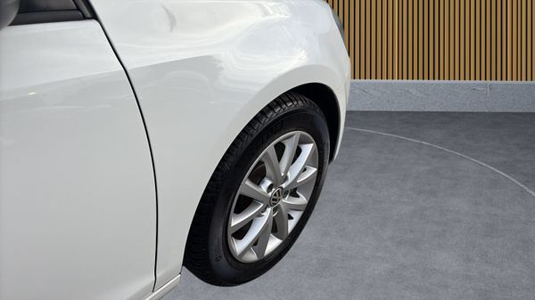 VOLKSWAGEN GOLF HIGHLINE AUTOMATIC 1.4 LOW MILES 373842731