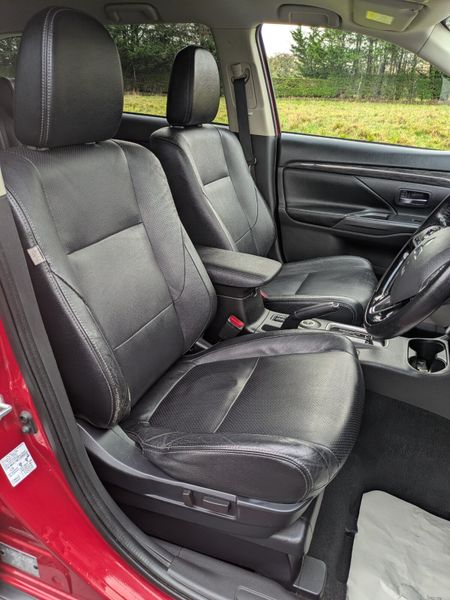 Mitsubishi Outlander AUTO/4X4 /7 SEATER /TOP SPEC 373926097