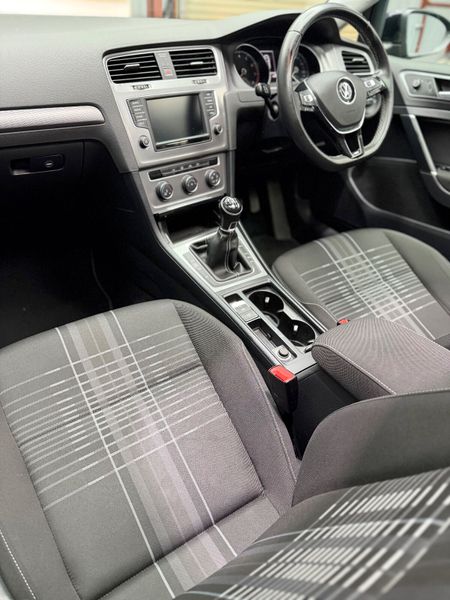 Volkswagen Golf 2016 (162) Lounge spec + Panoroof! 373921895