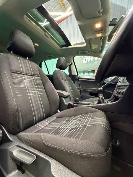 Volkswagen Golf 2016 (162) Lounge spec + Panoroof! 373921898