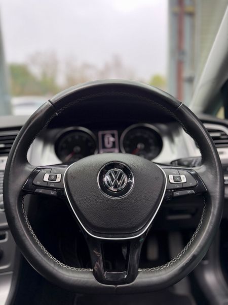 Volkswagen Golf 2016 (162) Lounge spec + Panoroof! 373921900