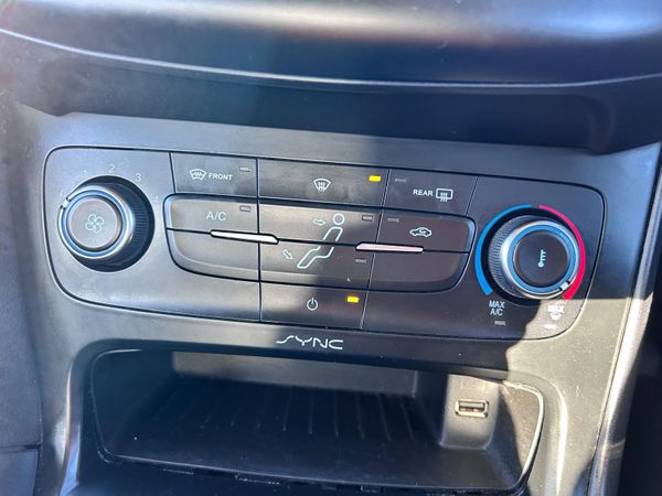 FORD FOCUS 1.6TDCI ! 373974929