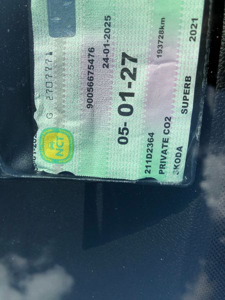 Skoda superb Estate in Glacier white 373975416