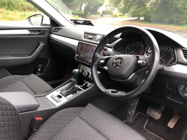 Skoda superb Estate in Glacier white 373975418