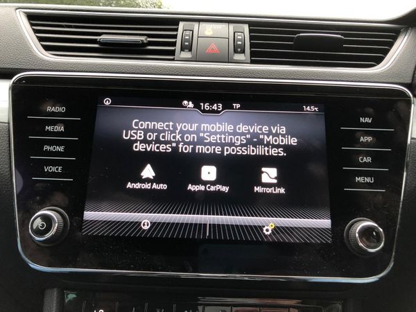 Skoda superb Estate in Glacier white 373975425