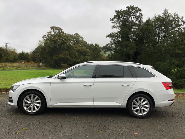 Skoda superb Estate in Glacier white 373975428