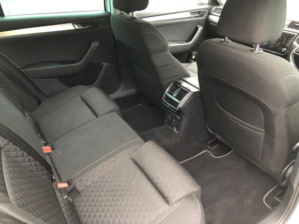 Skoda superb Estate in Glacier white 373975420