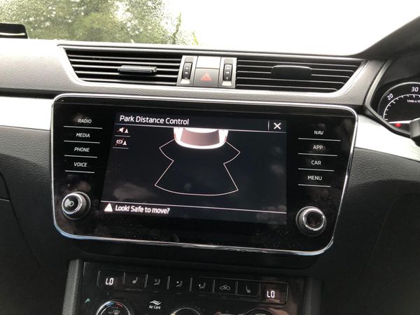 Skoda superb Estate in Glacier white 373975421