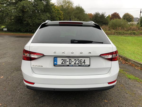Skoda superb Estate in Glacier white 373975430