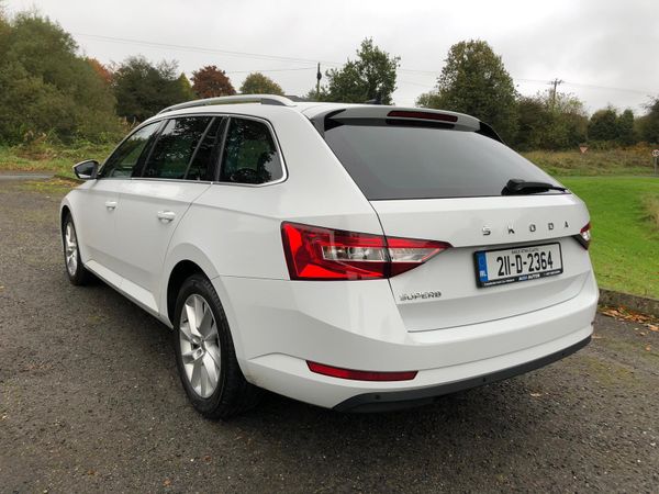 Skoda superb Estate in Glacier white 373975431