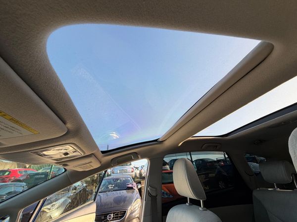 2012 Toyota Prius Hybrid Auto / 7 seater 373988448