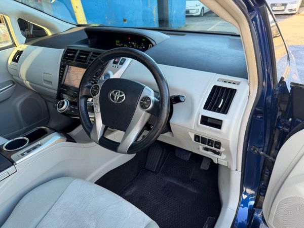 2012 Toyota Prius Hybrid Auto / 7 seater 373988454