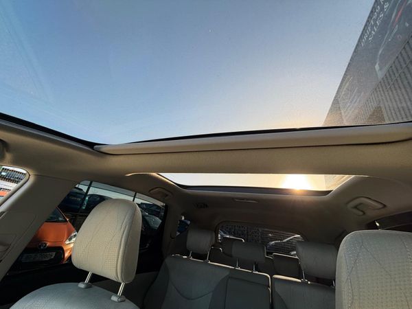 2012 Toyota Prius Hybrid Auto / 7 seater 373988455