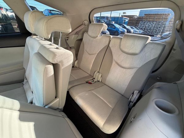 2012 Toyota Prius Hybrid Auto / 7 seater 373988458