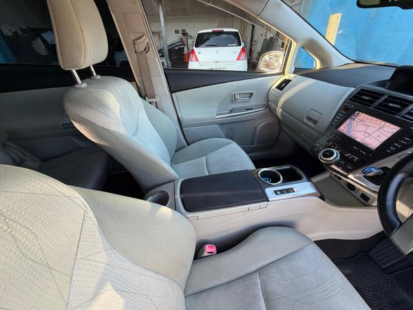 2012 Toyota Prius Hybrid Auto / 7 seater 373988450