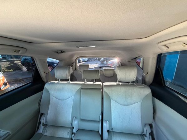 2012 Toyota Prius Hybrid Auto / 7 seater 373988451