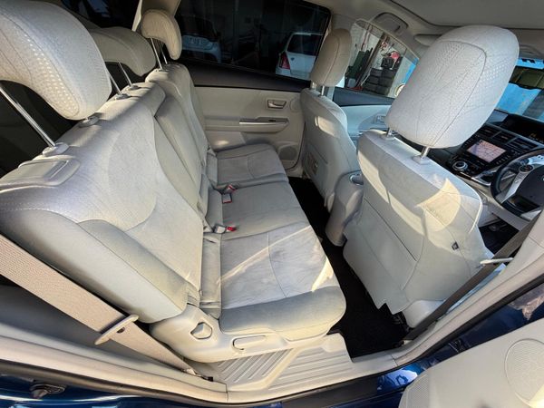2012 Toyota Prius Hybrid Auto / 7 seater 373988452