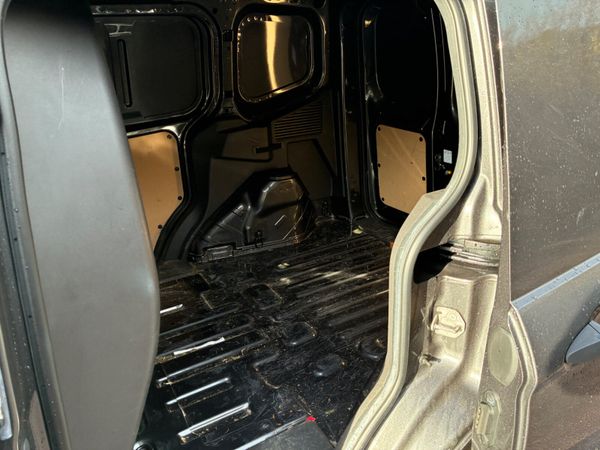 231 Ford Transit Courier VAT Inc 373981685