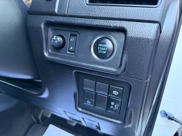 Toyota Land Cruiser LWB 2.8 Diesel 373998027