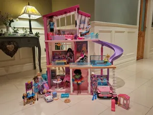 2nd hand barbie dream house hotsell