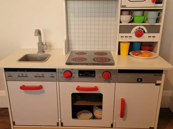 Done deal hotsell toy kitchen