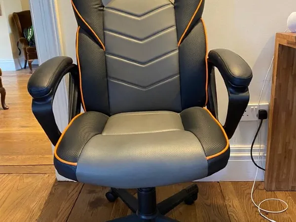 Gamborg discount gaming chair