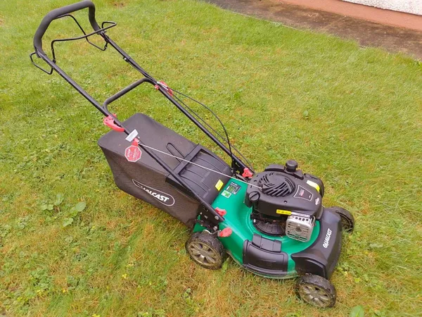 Qualcast 450e on sale petrol lawnmower