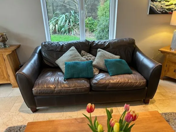 Donedeal leather clearance couch