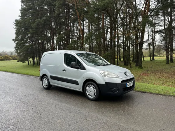 Peugeot store partner bulkhead