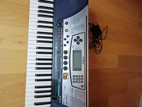 YAMAHA ヤマハ PSR-340 PORTATONE Yamaha PSR-340 Portatone Electronic Keyboard with Music
