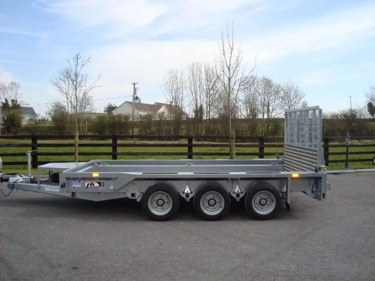 PKS-IFOR WILLIAMS GX126 TRI-AXLE - Image 3