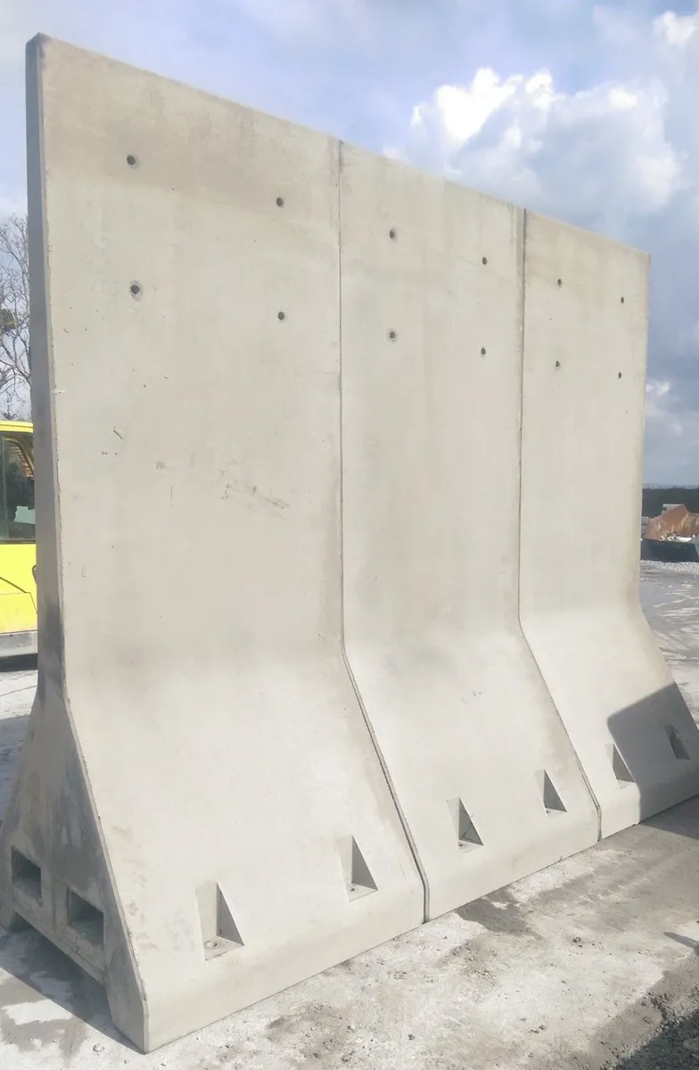 10 Ft  A Shape Bunker Silage WalL - Image 3